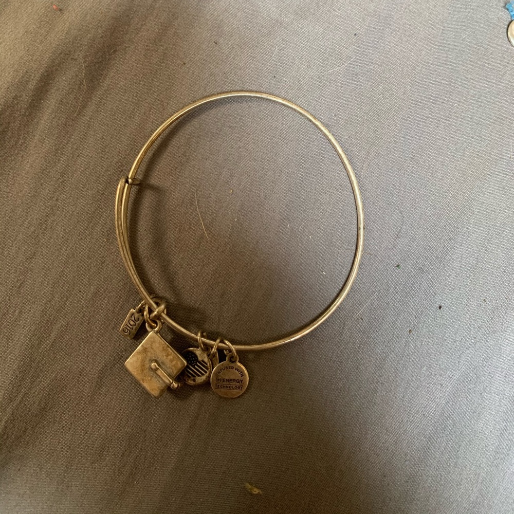 2016 graduation cap Alex and ani